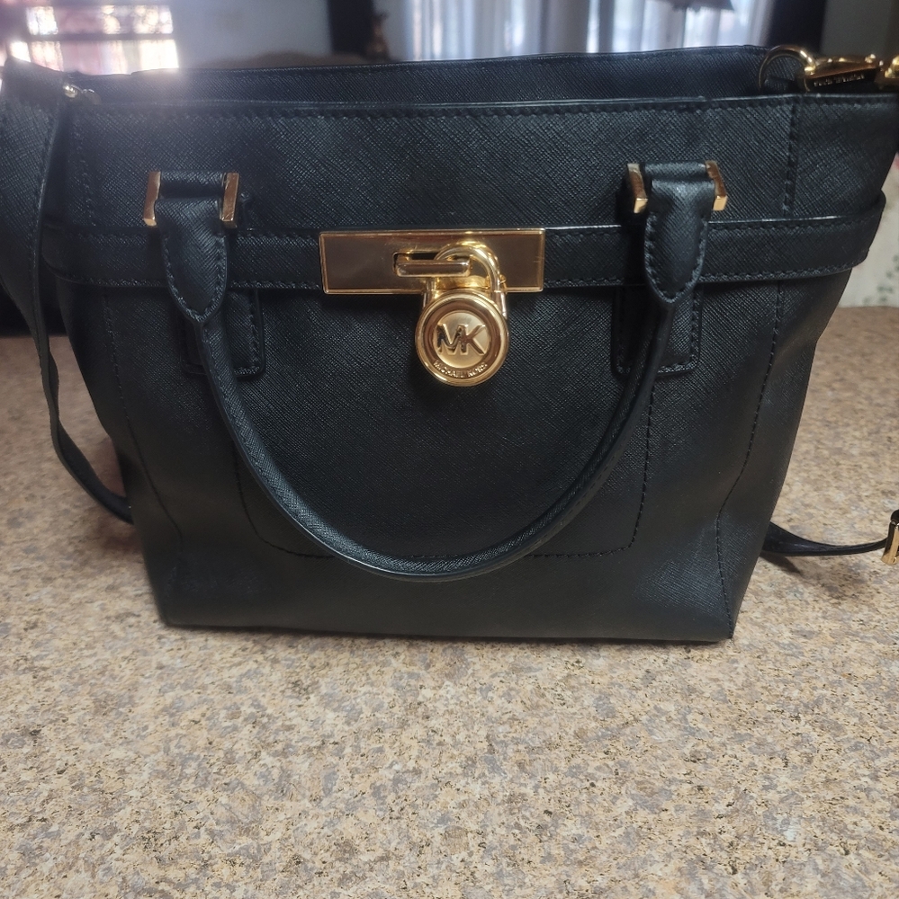 MICHAEL KORS BLACK GOLD LOCK SAFFIANO LEATHER SATCHEL BAG.Excellent condition